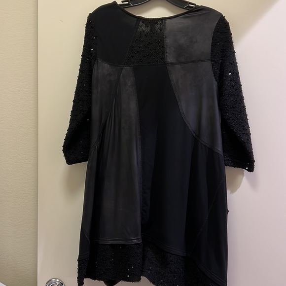 Elloquent mixed media black, sequined embellished tunic top Sz. M - Picture 4 of 7
